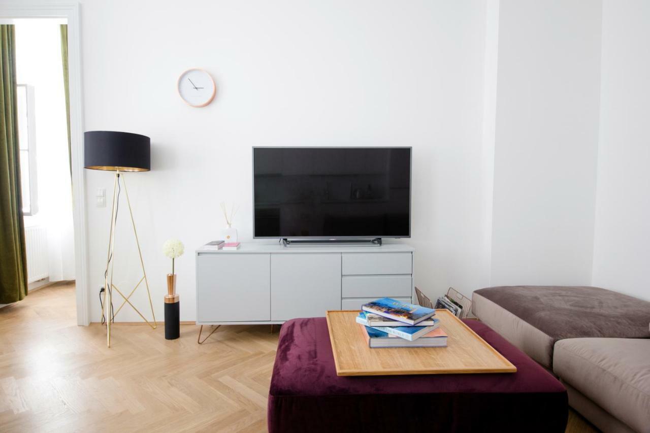Opera - Mai's Apartment *