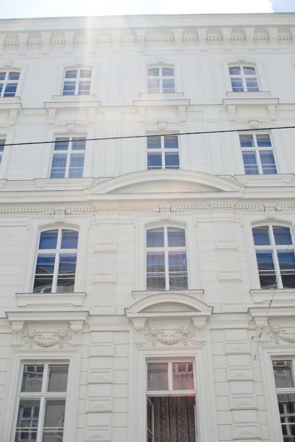 Opera - Mai's Apartment *