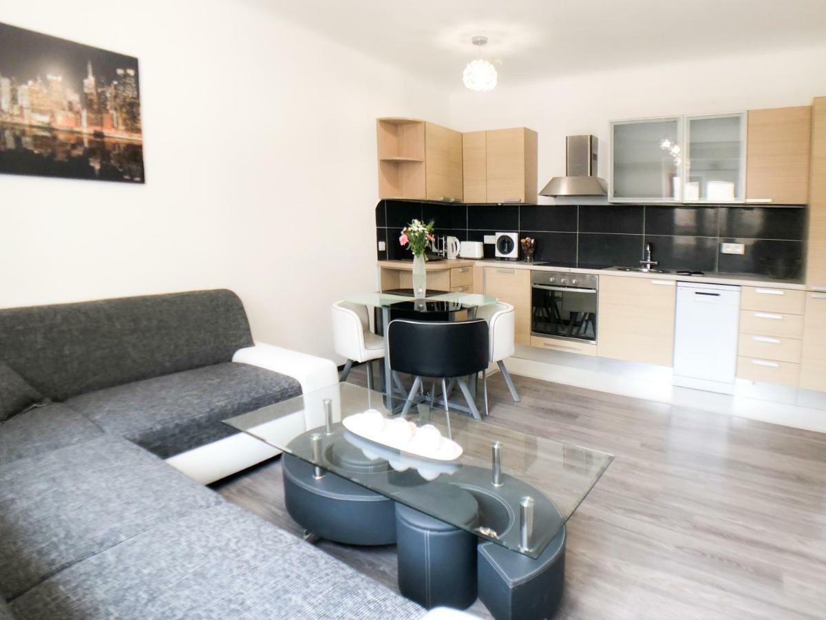 Apartment Lara *