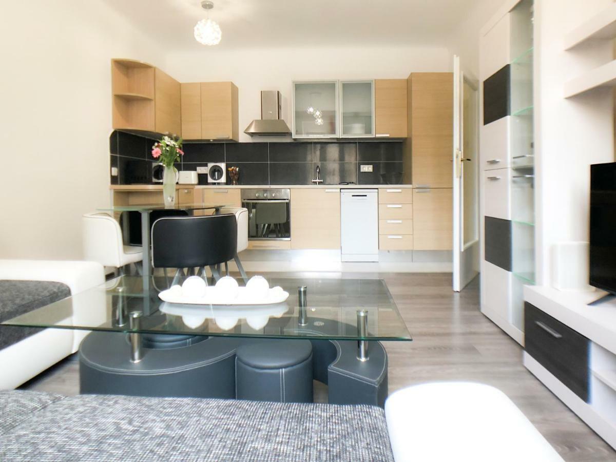 Apartment Lara *