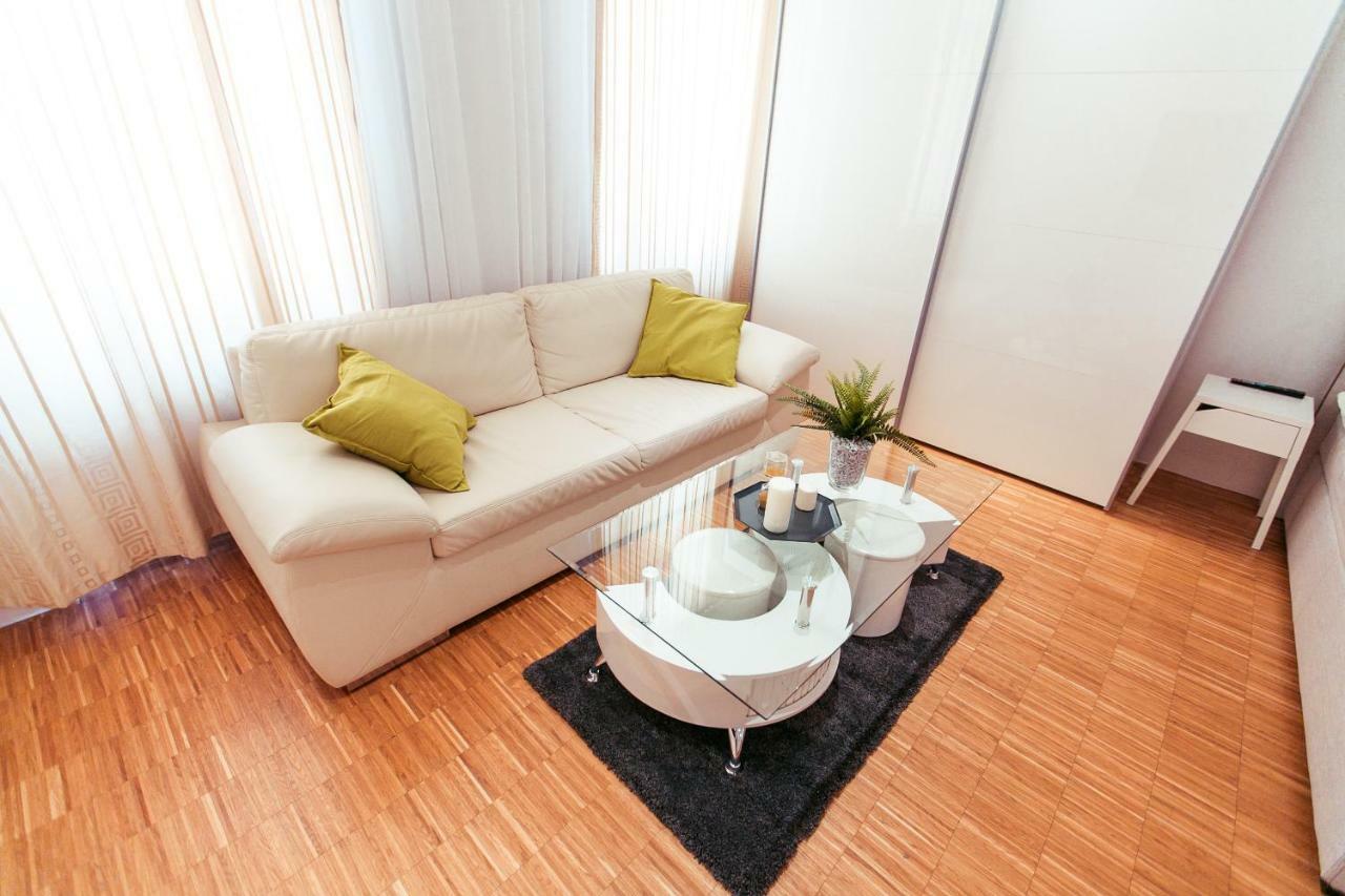 Apartment 1020 | Vie | *