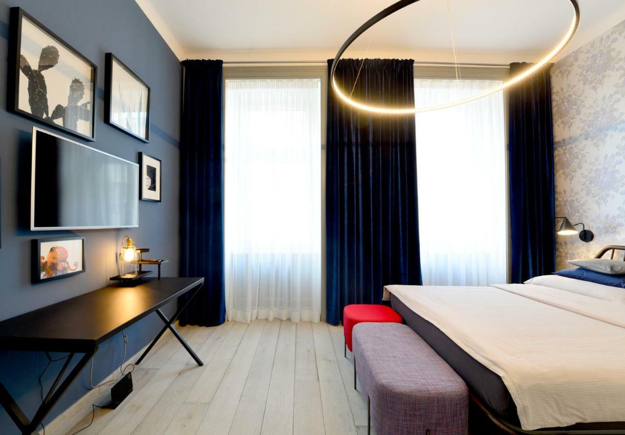 Chic And Modern In Hip Area *