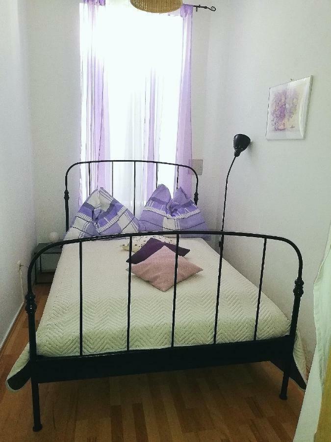 Veronika 29 *
