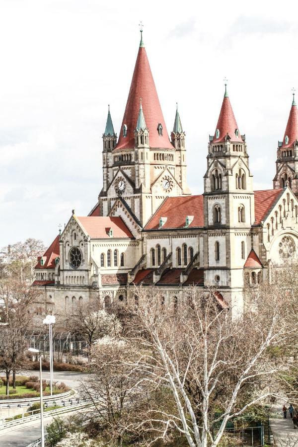 Edelweiss City United Nations * Vienna
