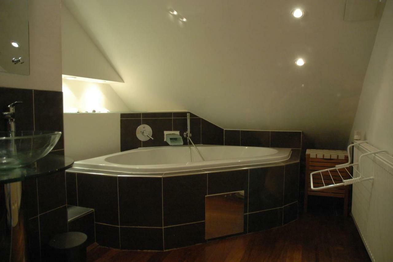 Quiet, Spacious And Family-friendly Top-floor Apartment, 100m2, 2 Bedrooms, Garden View Apartamento *