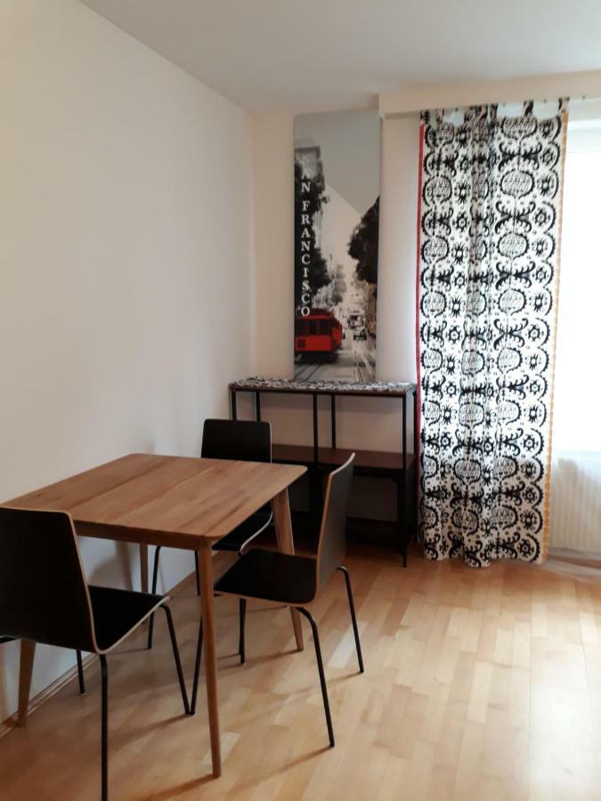 Cute Metro U4 Apartment Vienna