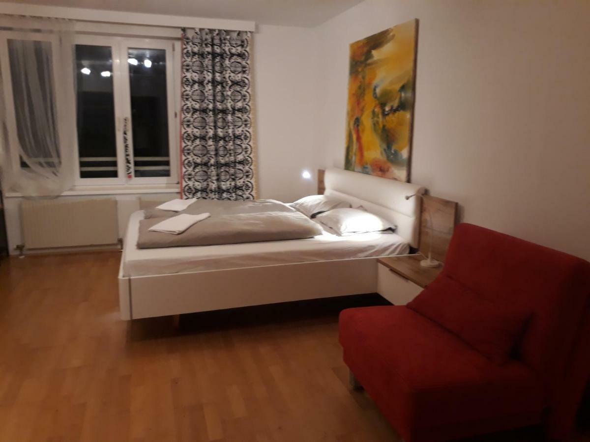 Cute Metro U4 Apartment