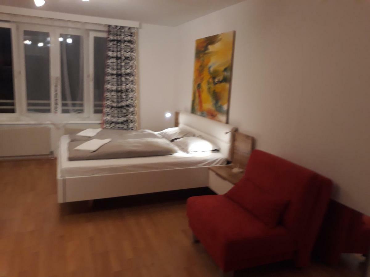 Apartment Cute Metro U4