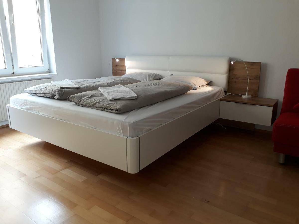 Apartment Cute Metro U4 *