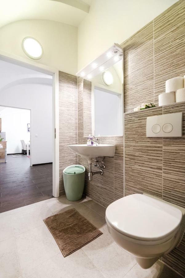 3 * Vienna