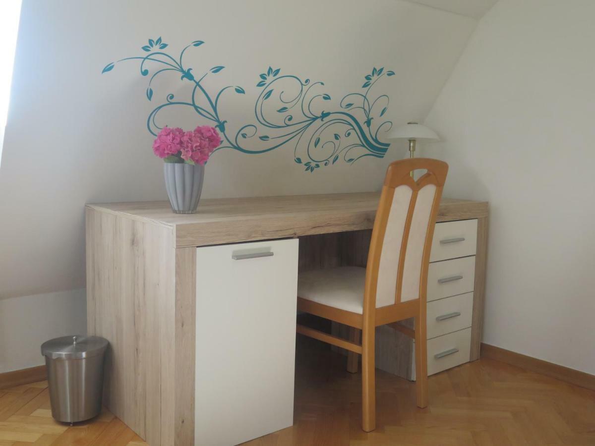Schoenbrunn Gardens Deluxe Apartment Vienna