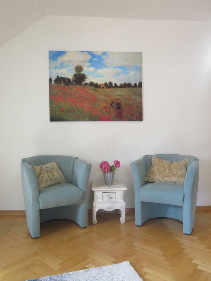 Schoenbrunn Gardens Deluxe Apartment *