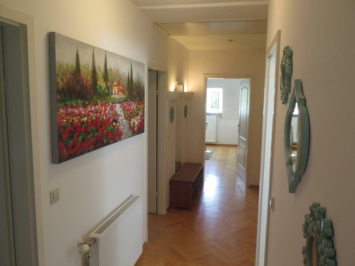 Schoenbrunn Gardens Deluxe Apartment
