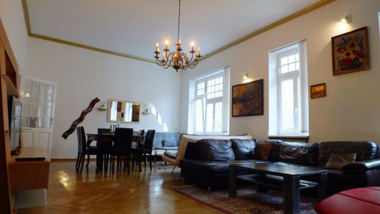 Royal Palace Apartment