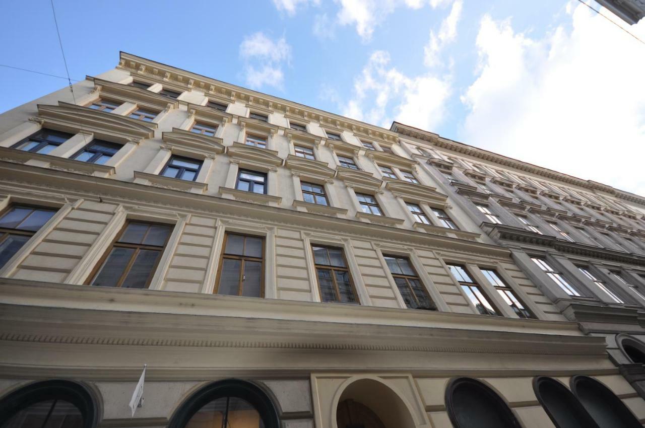 Schloessel 10 Wien