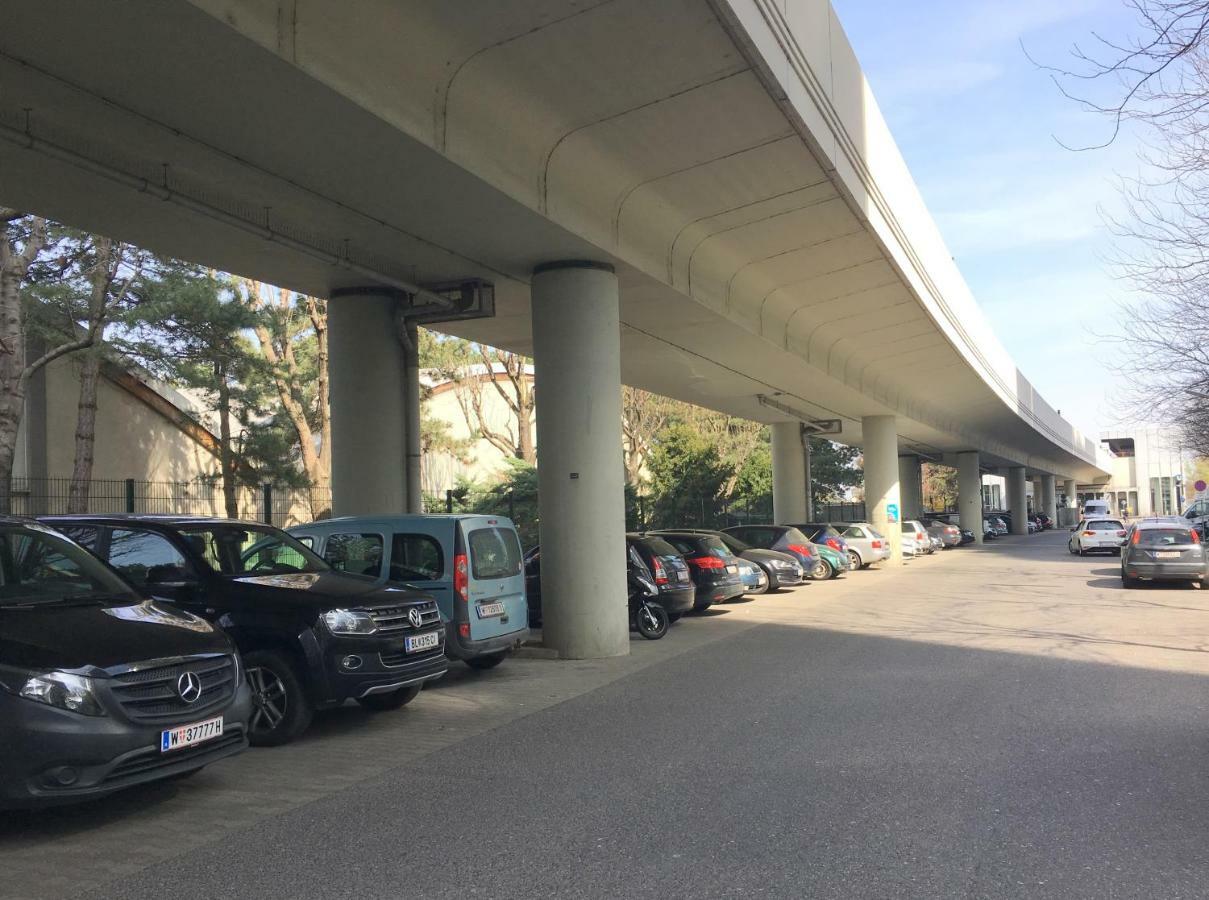 Apartment Zentrumnah Direkt An Ubahn Bei Un-vic Und Am Badestrand Vienna