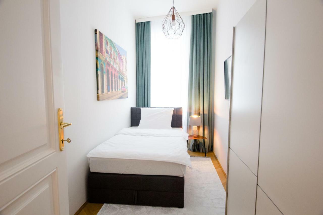 Naschmarkt - Mai's Apartment Vienna