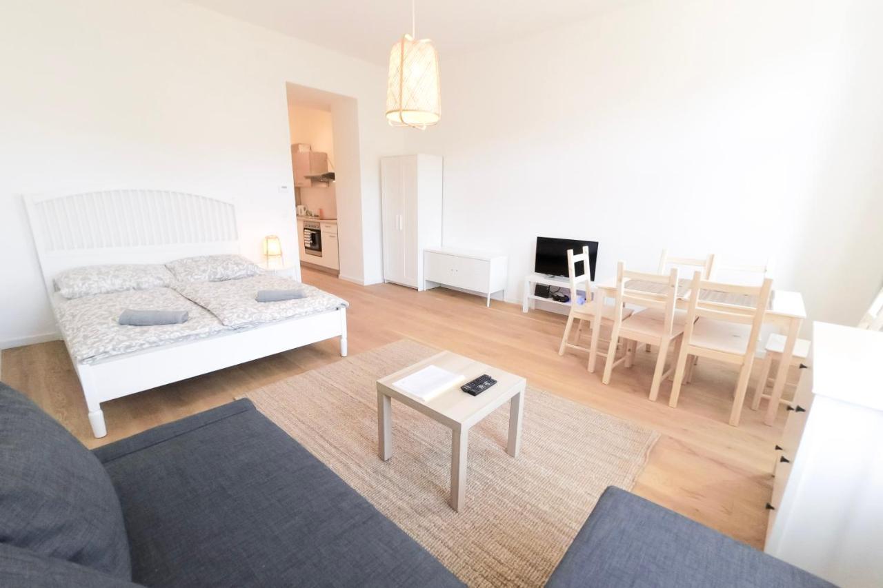 - Metro 1160 Apartment *
