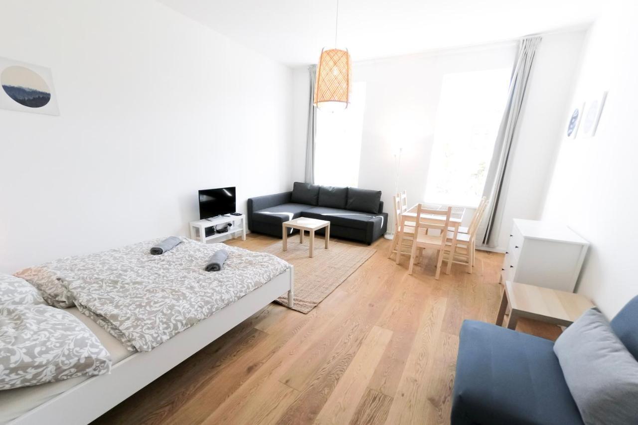 - Metro 1160 Apartment