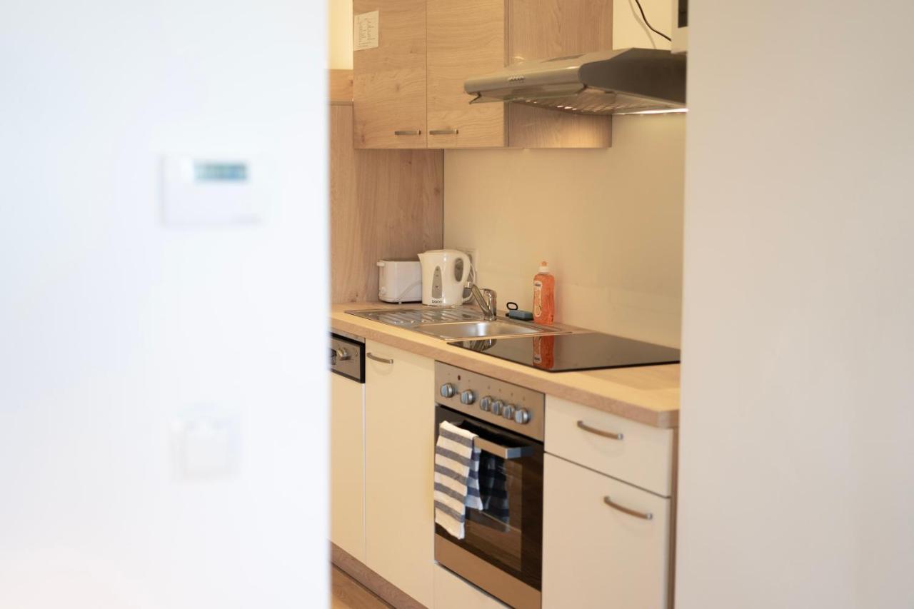 - Metro 1160 Apartment