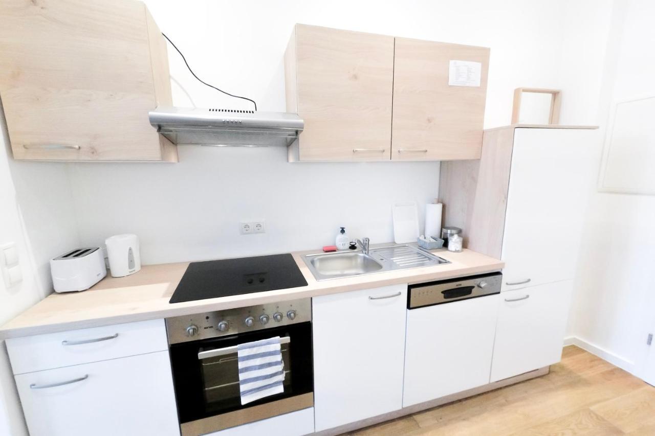 - Metro 1160 Apartment *