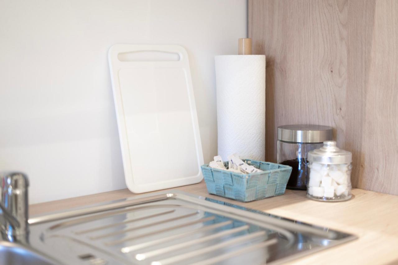 - Metro 1160 Apartment