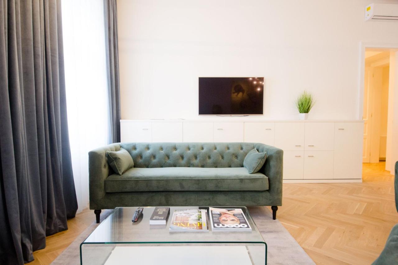 Opera - Mai's Apartment