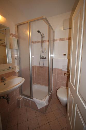 900 M Zur Oper Hotel 4*