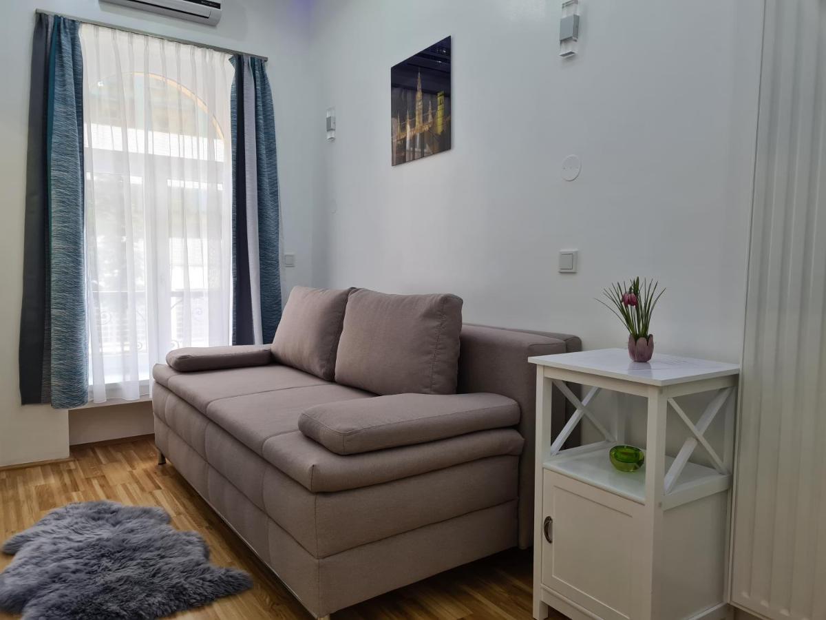 Flatprovider Lapi Gold - Contactless Check In Apartment