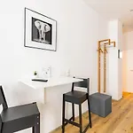 Budget Rooms West With Shared Kitchen