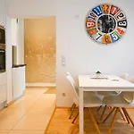 Bright Apartment Mariahilf