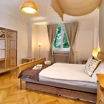 State Opera Alley Lodge