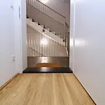 Balcony/Pool/Free Parking Garage Studio