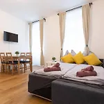 14 C&J\'S Apartment