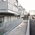 Red Flower Apartment With Pool - 5 Min To Lake