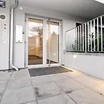 Yellow Flower Apartment With Pool - 5 Min To Lake