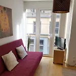 Bright Apartment In Hip & High Quality Neighborhood