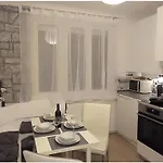 Anastasia-Apartment & Garage