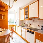 Best Rated Central Apartment Vienna - Ac, Wifi, 24H7Days Self Check-In, Board Games, Netflix