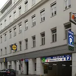 Wohnung #8 Mit Terrasse In Naehe Einer Einkaufsstrasse