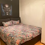 Premier Apartment 6P Mm