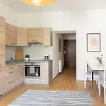 Between Schoenbrunn&The City center (Apt.22)