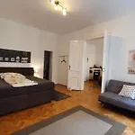 Gorgeous Viennese Apartment 10 Min To City Center