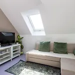 Julius 6 - Duplex Apartment 5 Mins To City Center