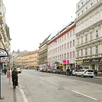 Modern Suite Schoenbrunn