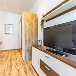 Cozy + Trendy By Jr City Apartments