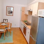 Stylish & Central By Jr City Apartments