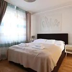 Brilliant View: Balcony Home, Modern, Stylish And Newly Renovated