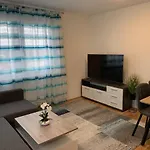 Modern Airconditioned City Apartment Close To Vic