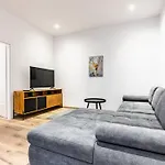 Modern Apartment Next To Subway Station